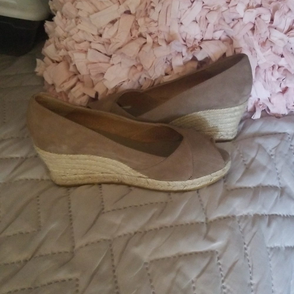 Kanna Suede Wedges